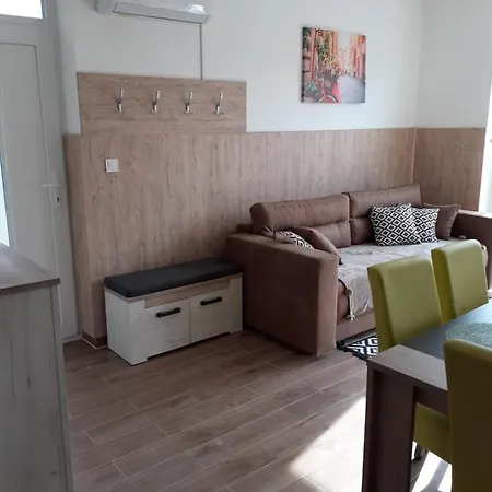 Rozsadomb Apartment *